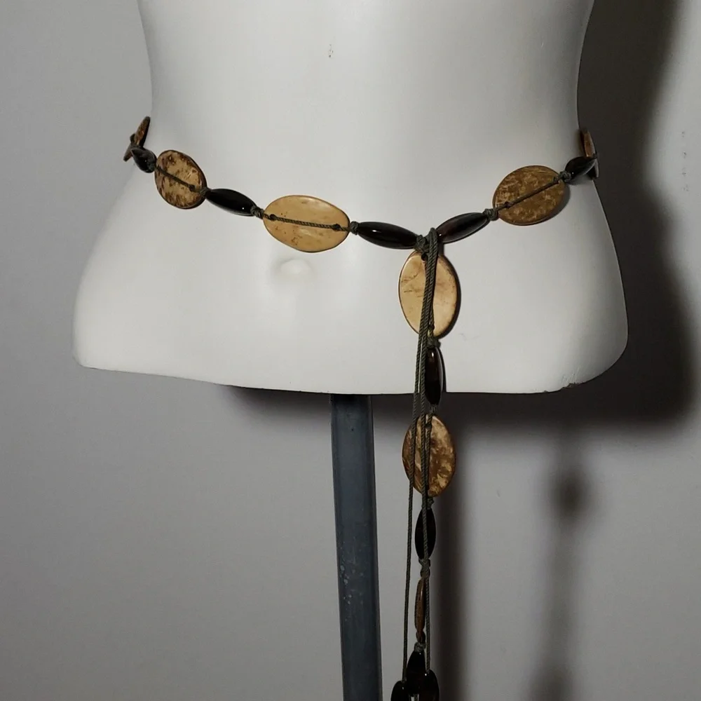 Elegant Tan and Black Beaded Belt - Picture 3 of 15